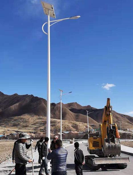 甘南碌曲10米江达太阳能路灯项目