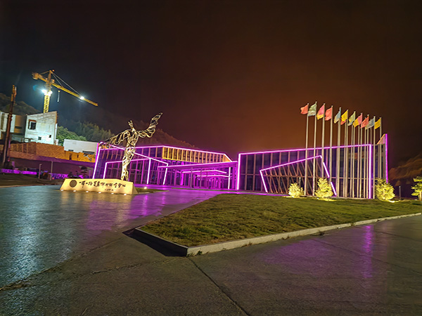 城市亮化是现代城市建设的重要组成部分,它不仅可以美化城市的夜景,还能提升城市的整体形象。随着科技的不断进步,城市亮化也得到了更多的关注和创新。本文将介绍一些关于城市亮化的创意和技术,帮助读者了解城市亮化的重要性以及如何进行江达城市亮化的规划和实施。 城市亮化是现代城市建设的重要组成部分,它不仅可以美化城市的夜景,还能提升城市的整体形象。随着科技的不断进步,城市亮化也得到了更多的关注和创新。本文将介绍一些关于城市亮化的创意和技术,帮助读者了解江达城市亮化的重要性以及如何进行江达城市亮化的规划和实施。